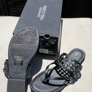 Vera Wang women’s thong sandal size 9.